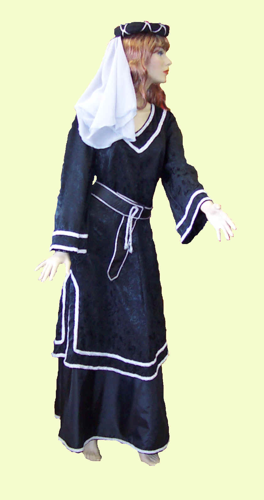 Maid Marion - size 10